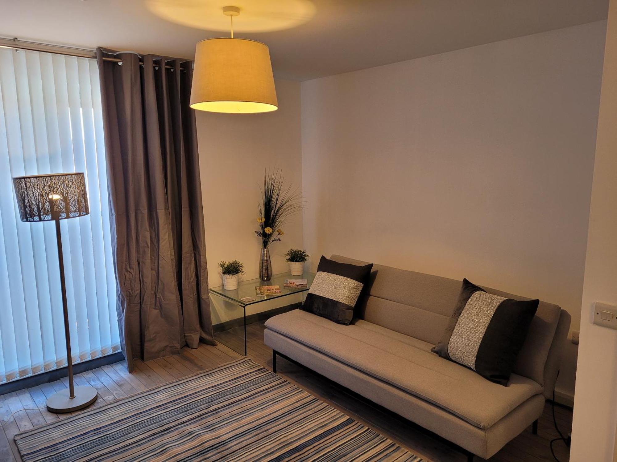 Apartment Media Salford Hospital Tv Bed Manchester